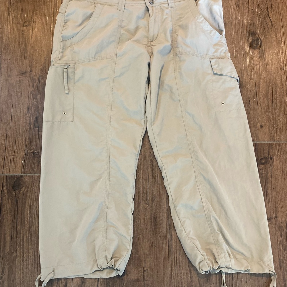 Woman worldwide sportsman Capri cargo pants size 6